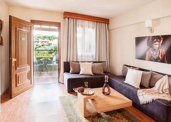 La Piscine Art Hotel, Philian And (adults Only) מלון העיירה סקיאתוס