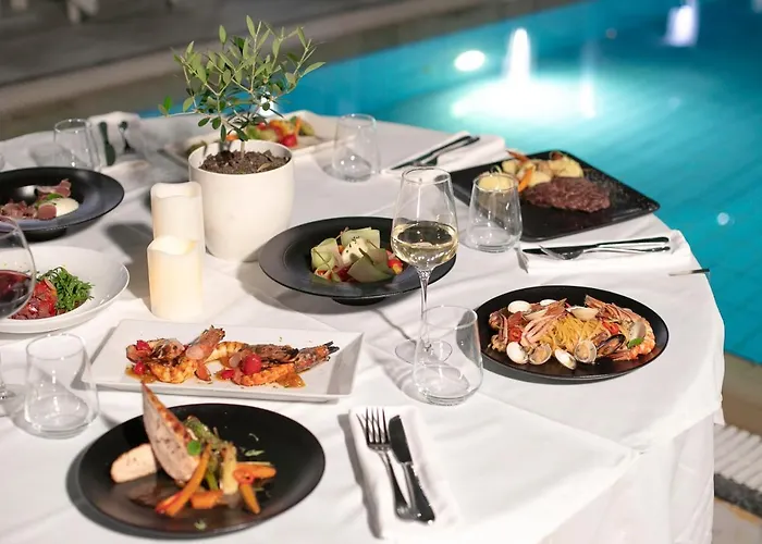 La Piscine Art Hotel, Philian And (adults Only) מלון העיירה סקיאתוס