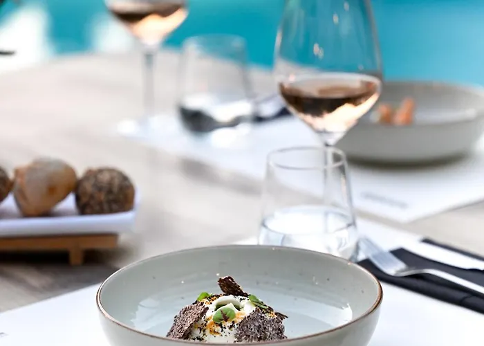 La Piscine Art Hotel, Philian And (adults Only) מלון העיירה סקיאתוס